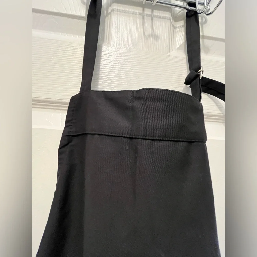 NWOT Black Ushuaia Graphic Apron